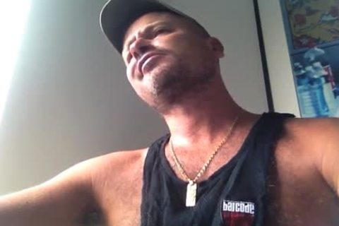 TIERY B. // PHOTO-PORNO-GRAPHER - Copyright / lovely Talk In Front Of A Straight Porn Vid