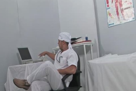 Uniformed Doc 10-Pounder came