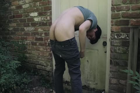 Outdoor butthole-plug
