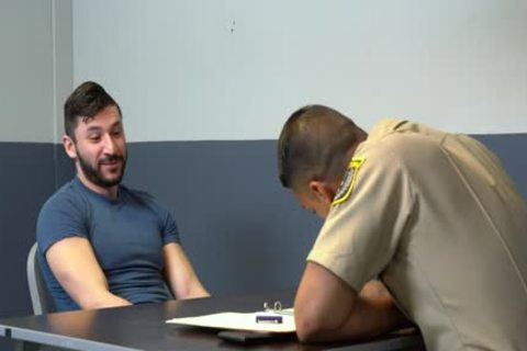 Hunky Suspect Sucks jock To Avoid Jail