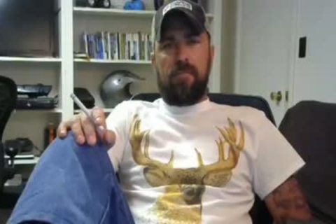 old, Bearded chap Jerks Off In Live