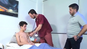 Twink Rossi bareback threesome