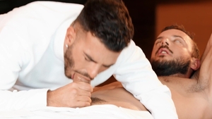 Men: All-Fours Action Followed By A Sticky Mess