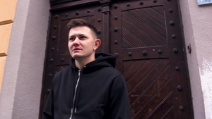 Czech Hunter: Stiff Surprise at Apartment Doorstep